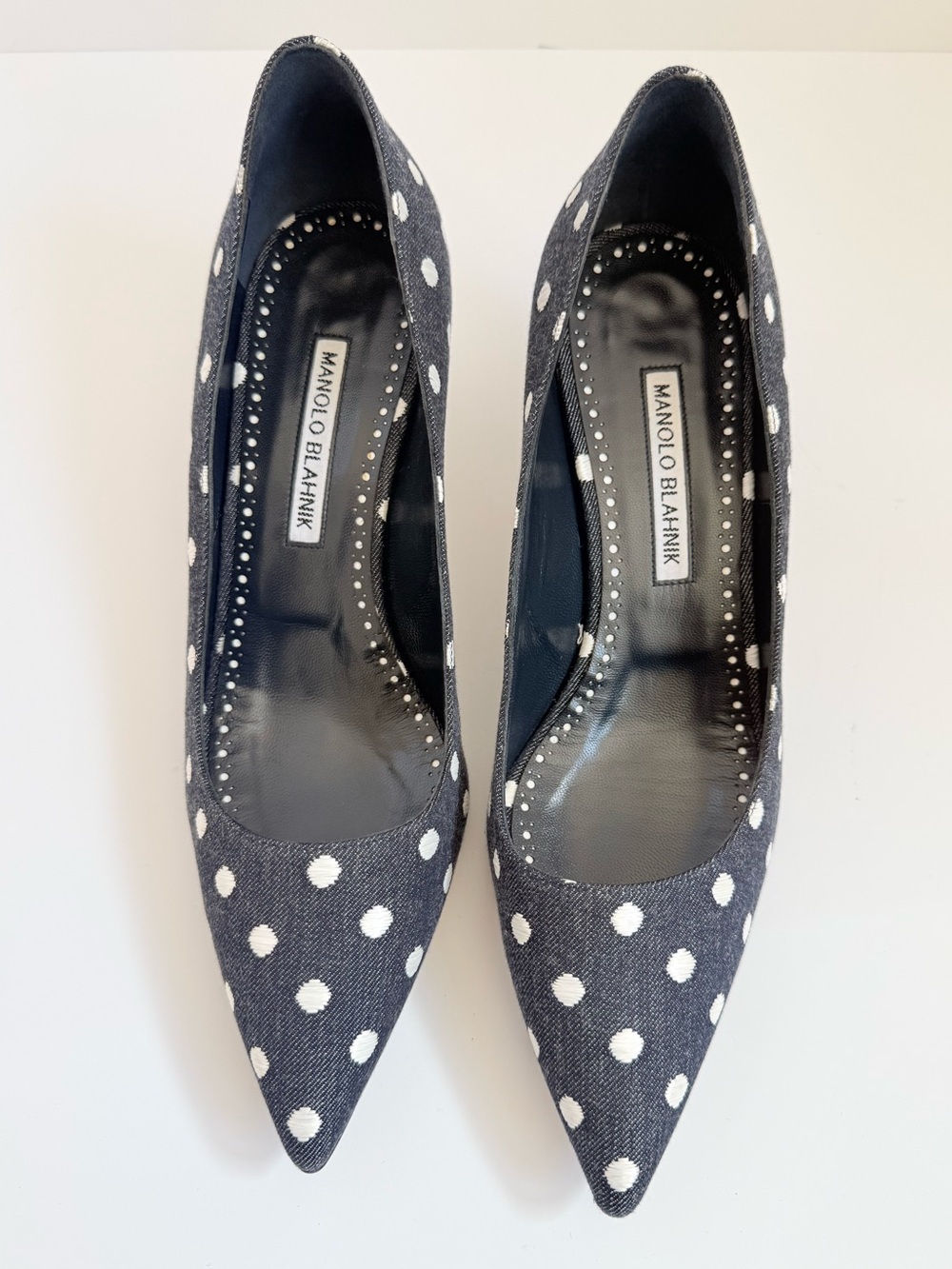 Manolo Blahnik BB 50 Dark Navy Denim White Polka Dot Kitten Heel Pumps EU 39 - Picture 2 of 8